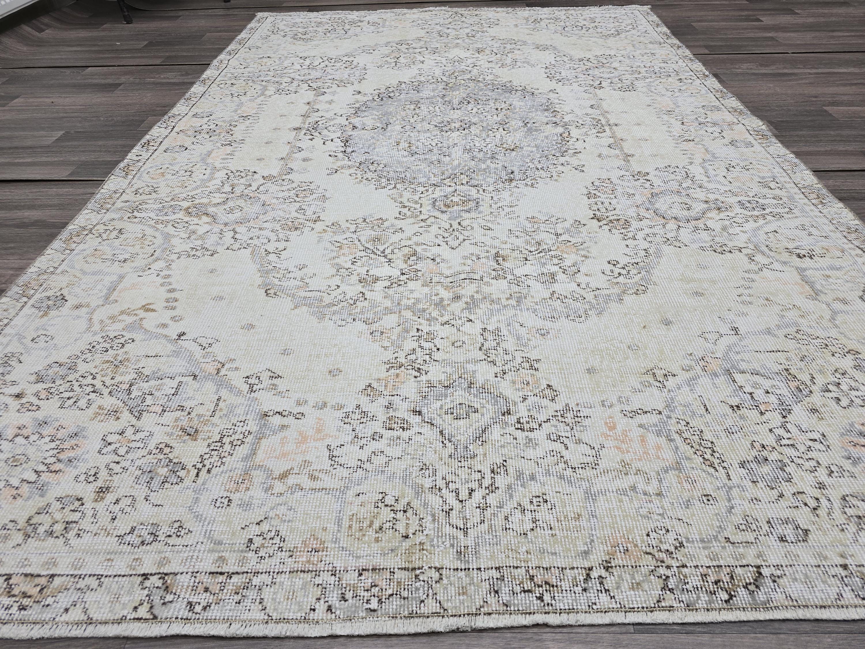 Vintage Cream Oushak Rug 5x9: Muted Persian Style Wool Carpet