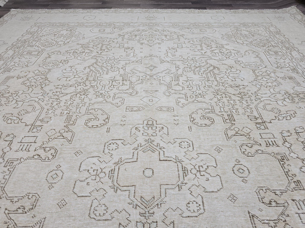 Vintage Cream Oushak Rug 9x12: Handmade Turkish Wool Area Rug