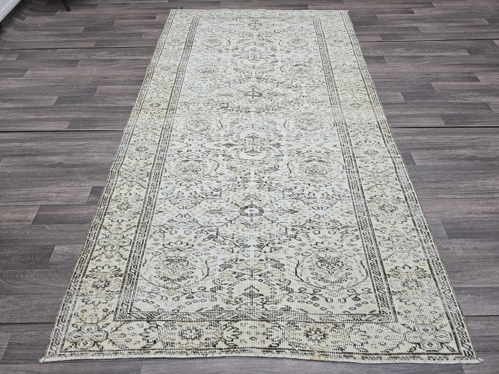 5x8 Vintage Handknotted Persian Rug: Cream Beige Wool Oriental Carpet