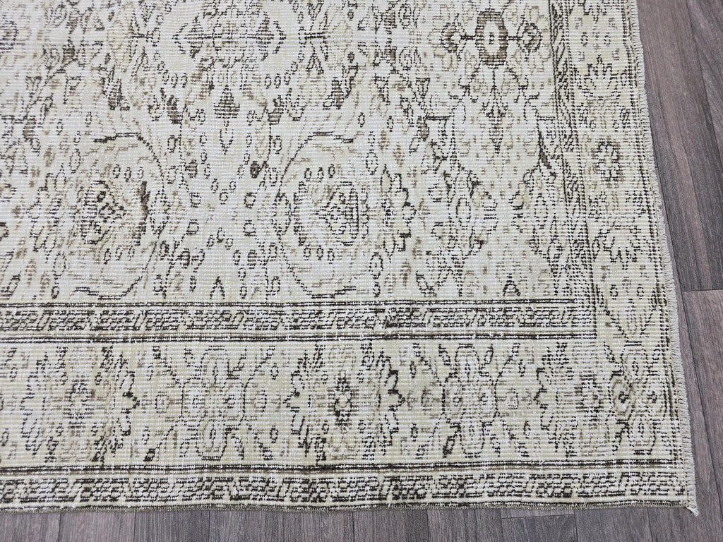 5x8 Vintage Handknotted Persian Rug: Cream Beige Wool Oriental Carpet