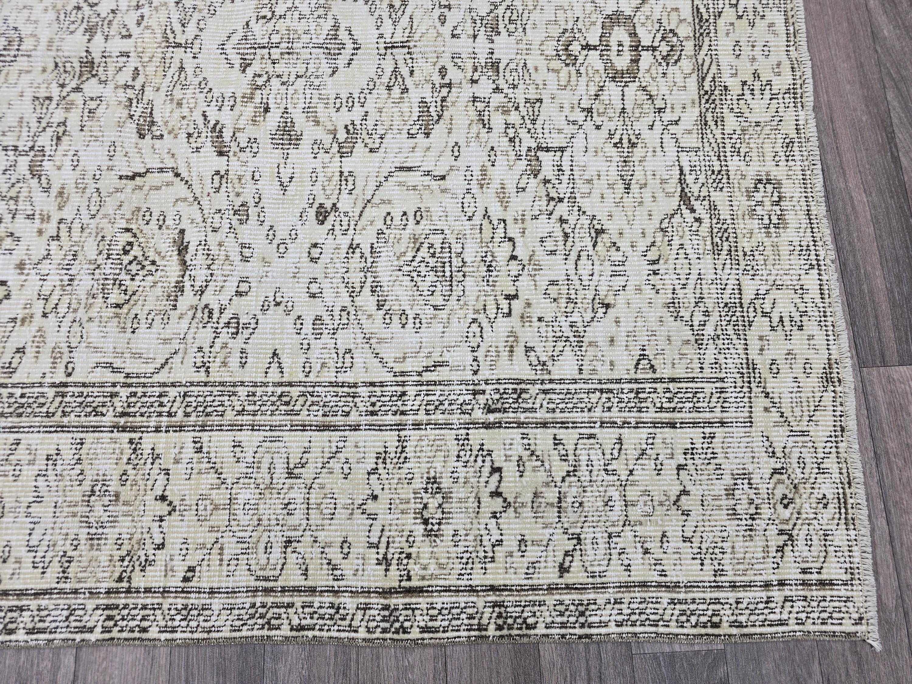 5x8 Vintage Handknotted Persian Rug: Cream Beige Wool Oriental Carpet