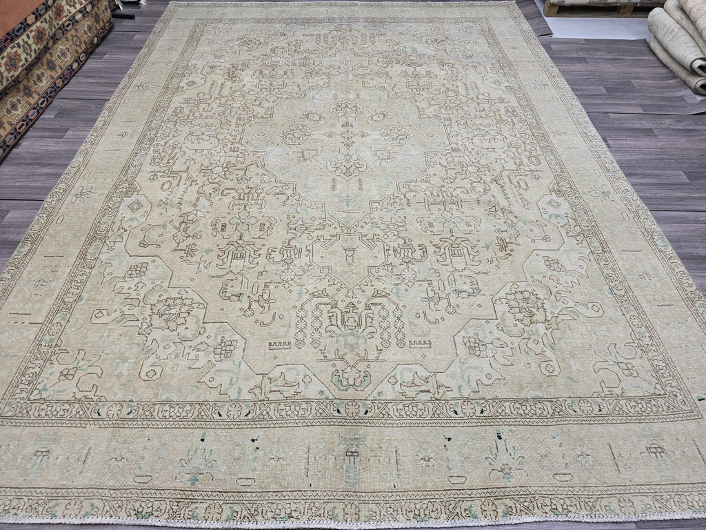 Large Neutral Turkish Wool Rug: Hand-Knotted Vintage Heriz (9.35x12.60 ft)