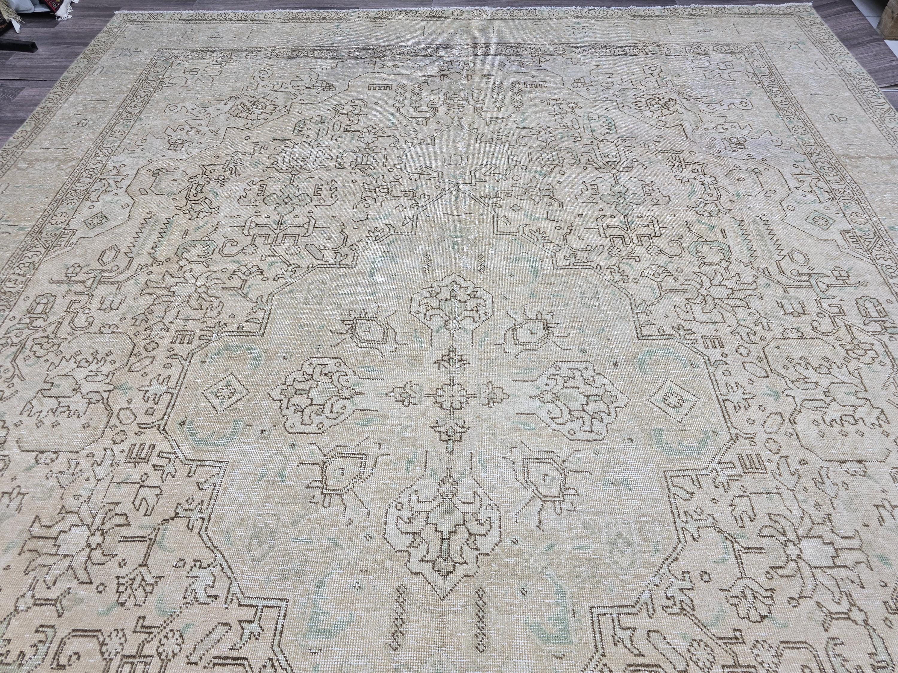 Large Neutral Turkish Wool Rug: Hand-Knotted Vintage Heriz (9.35x12.60 ft)