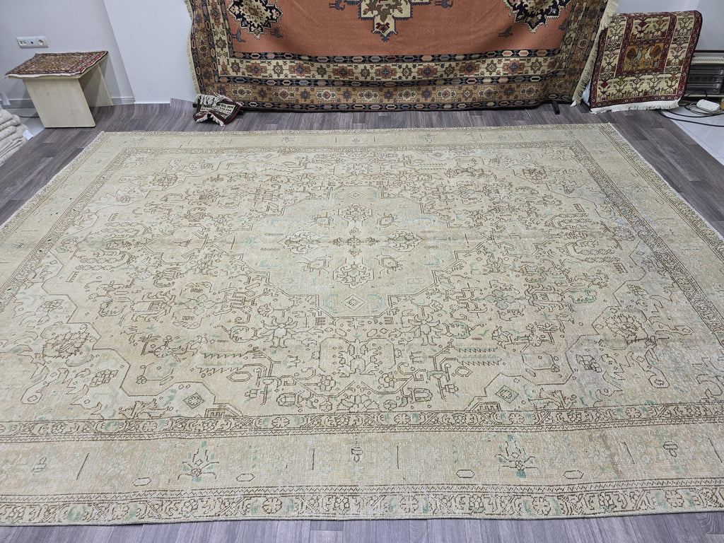 Large Neutral Turkish Wool Rug: Hand-Knotted Vintage Heriz (9.35x12.60 ft)