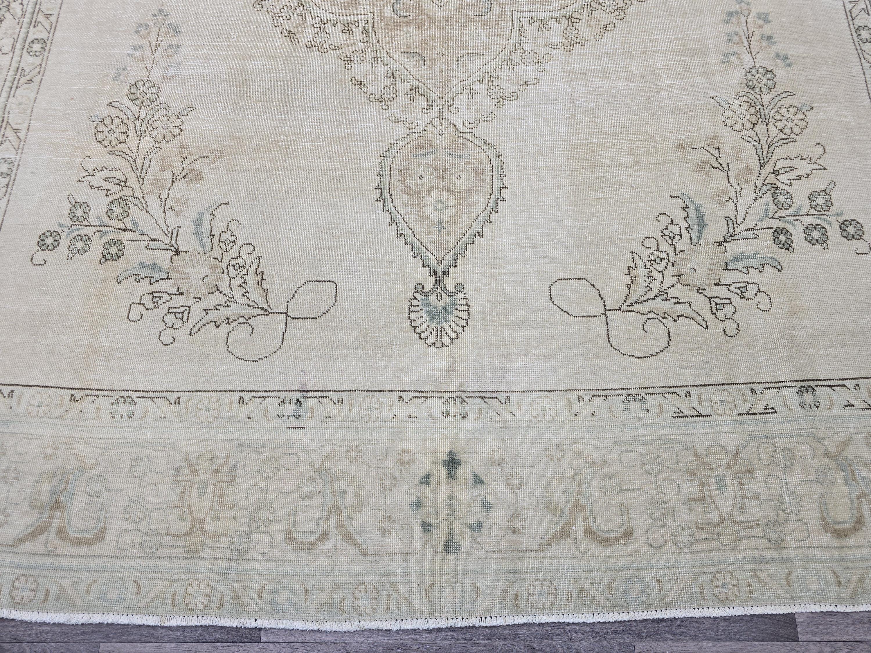 Oversize Oushak Rug (9.5x12.5 ft): Vintage Turkish Wool Medallion Rug