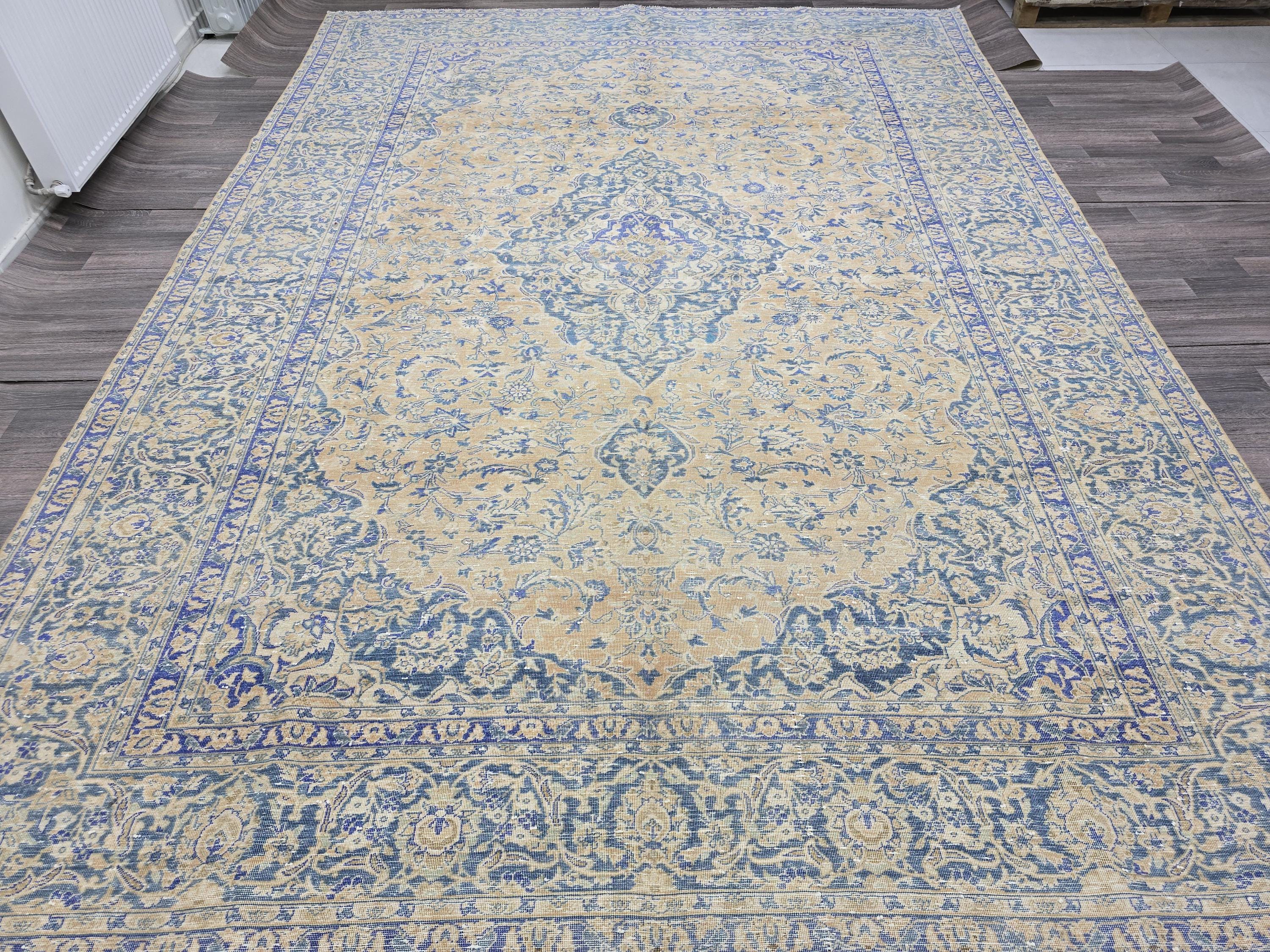 Vintage Handwoven Persian Keshan Rug: Cream & Blue Wool Carpet (9.2x12.9 ft)