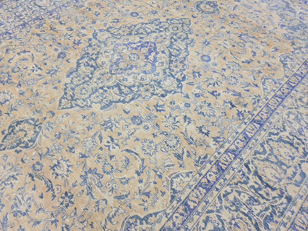 Vintage Handwoven Persian Keshan Rug: Cream & Blue Wool Carpet (9.2x12.9 ft)