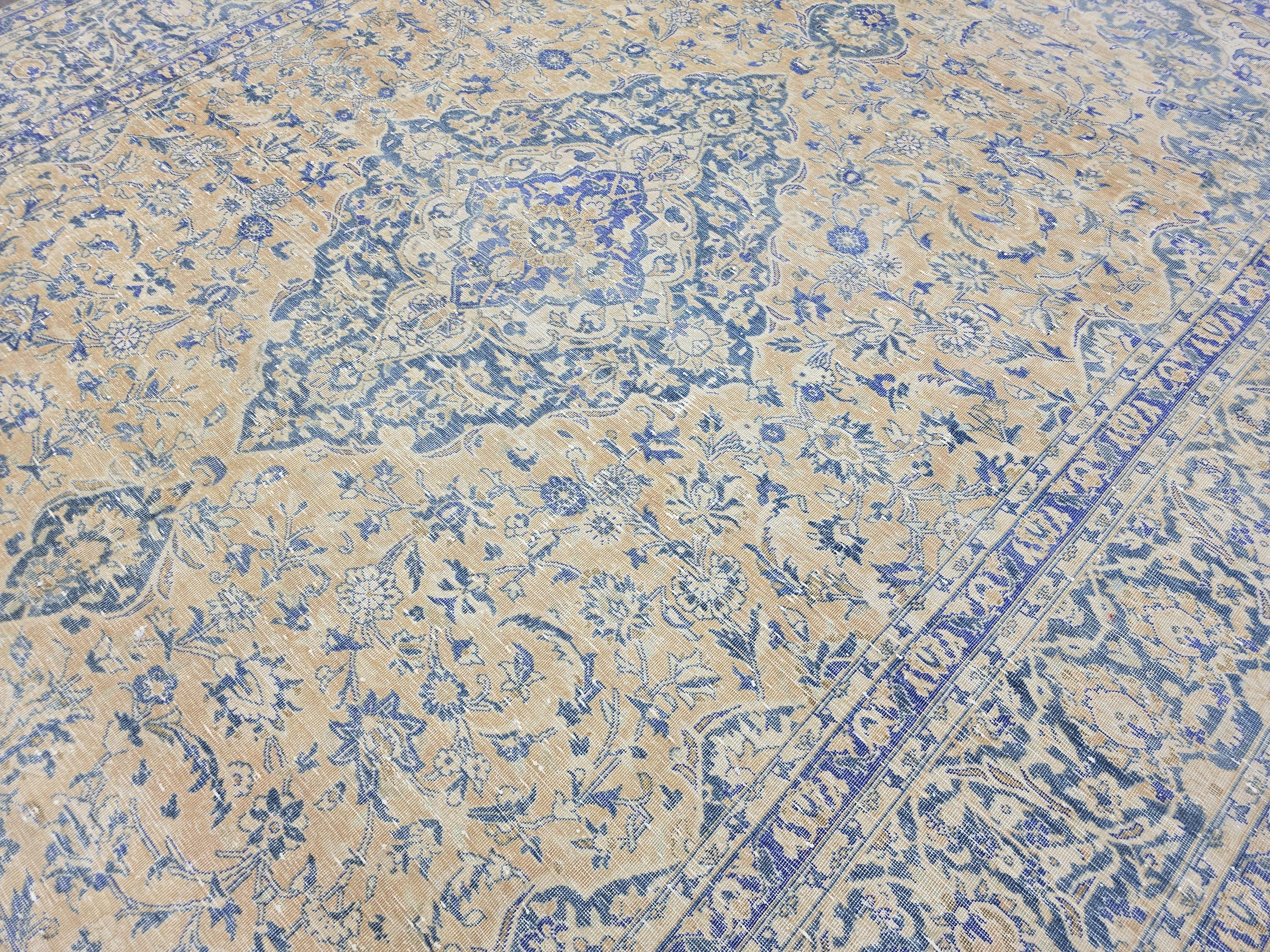 Vintage Handwoven Persian Keshan Rug: Cream & Blue Wool Carpet (9.2x12.9 ft)