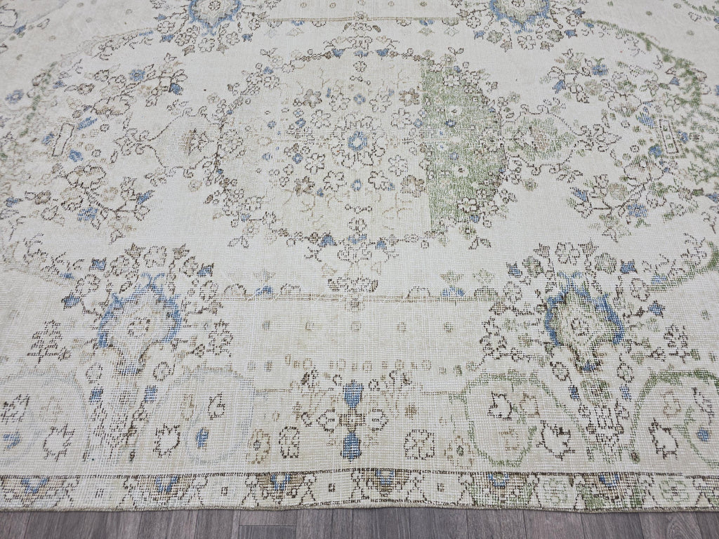6x9 Vintage Turkish Oushak Rug: Handwoven Wool Cream Floral Carpet