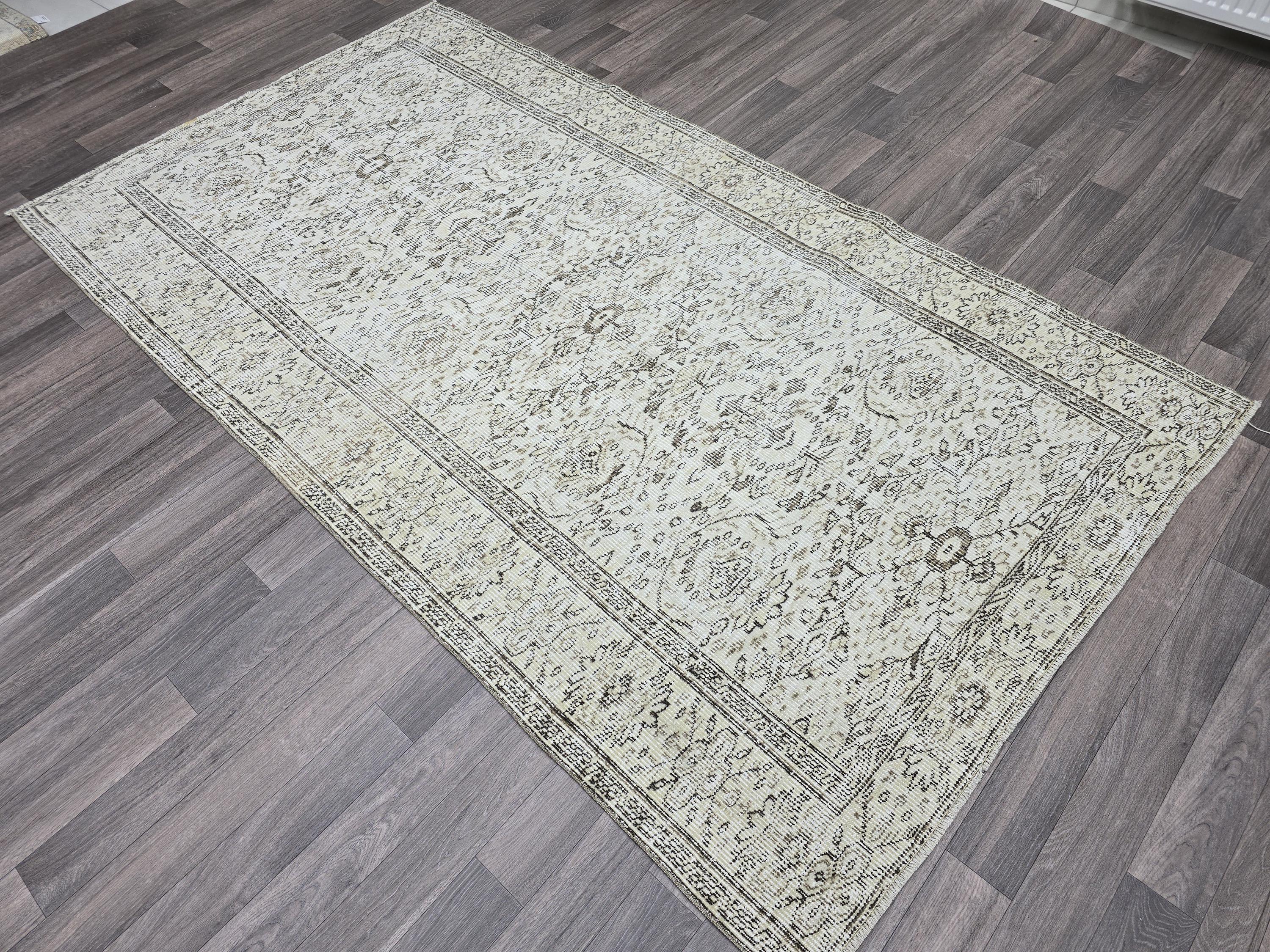 5x8 Vintage Handknotted Persian Rug: Cream Beige Wool Oriental Carpet