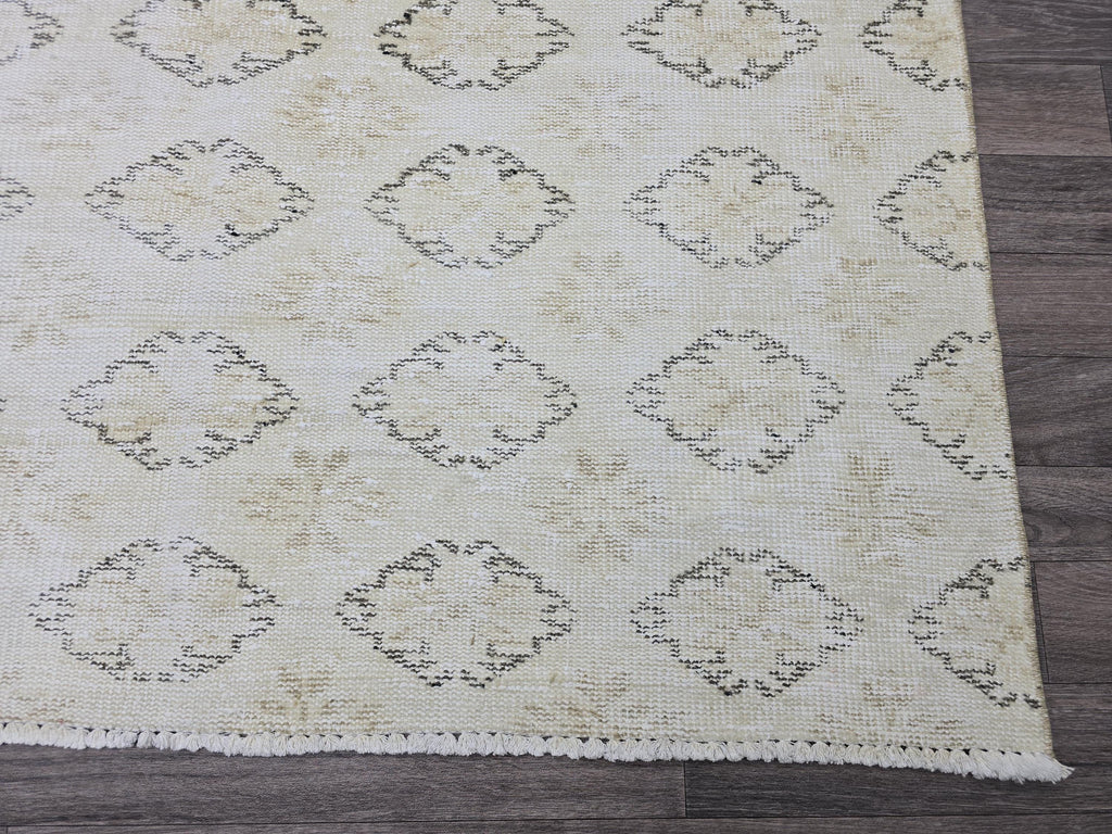 Vintage Oushak Rug 5x8: Cream Wool Diamond Pattern Turkish Carpet