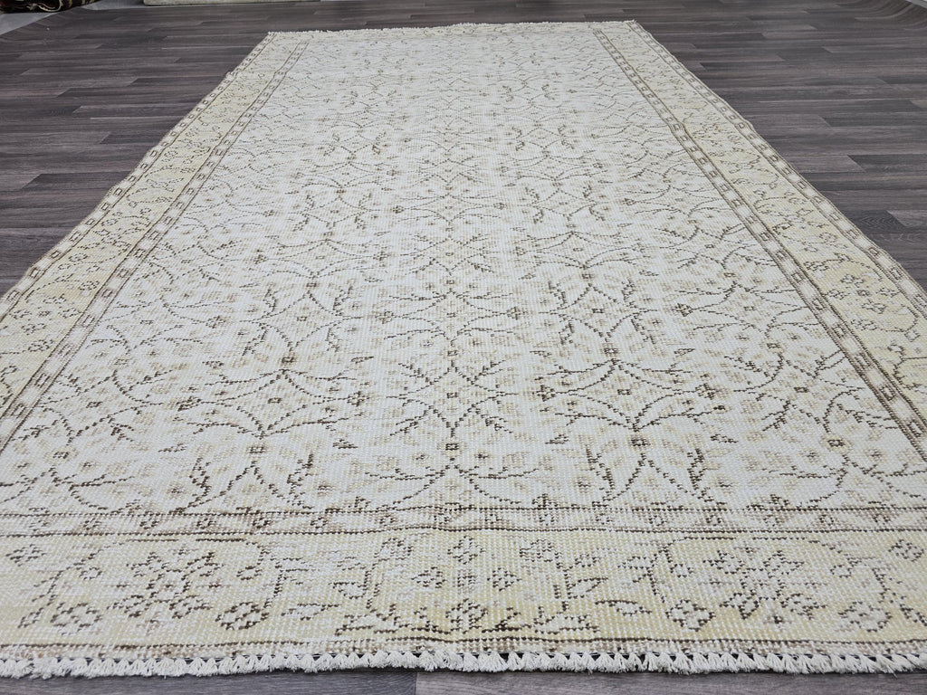 5x9 Vintage Turkish Oushak Rug: Hand-Knotted Wool, Cream Neutral Carpet