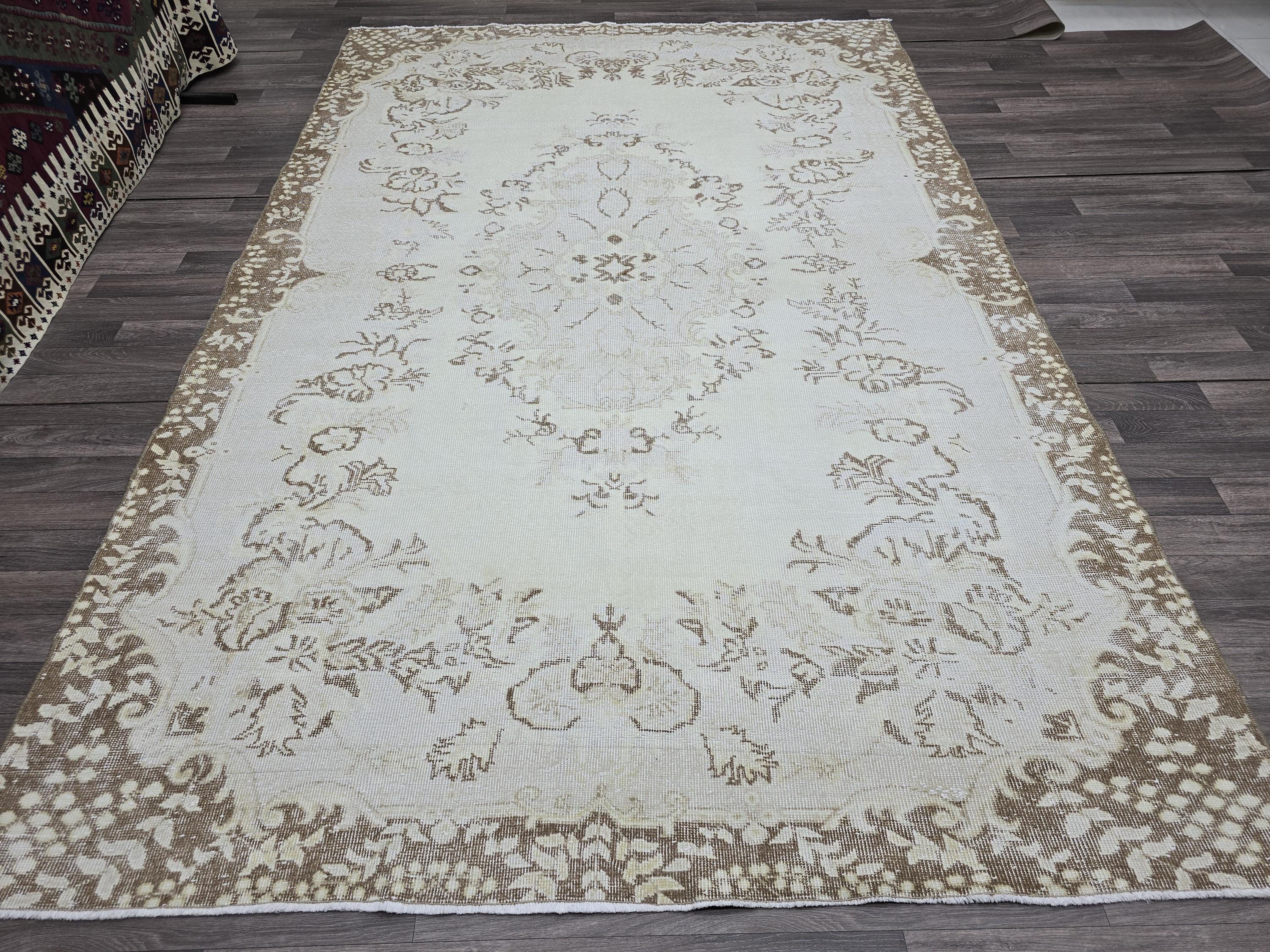 Vintage Cream Oushak Rug 7x10: Hand-Knotted Wool Floral Medallion