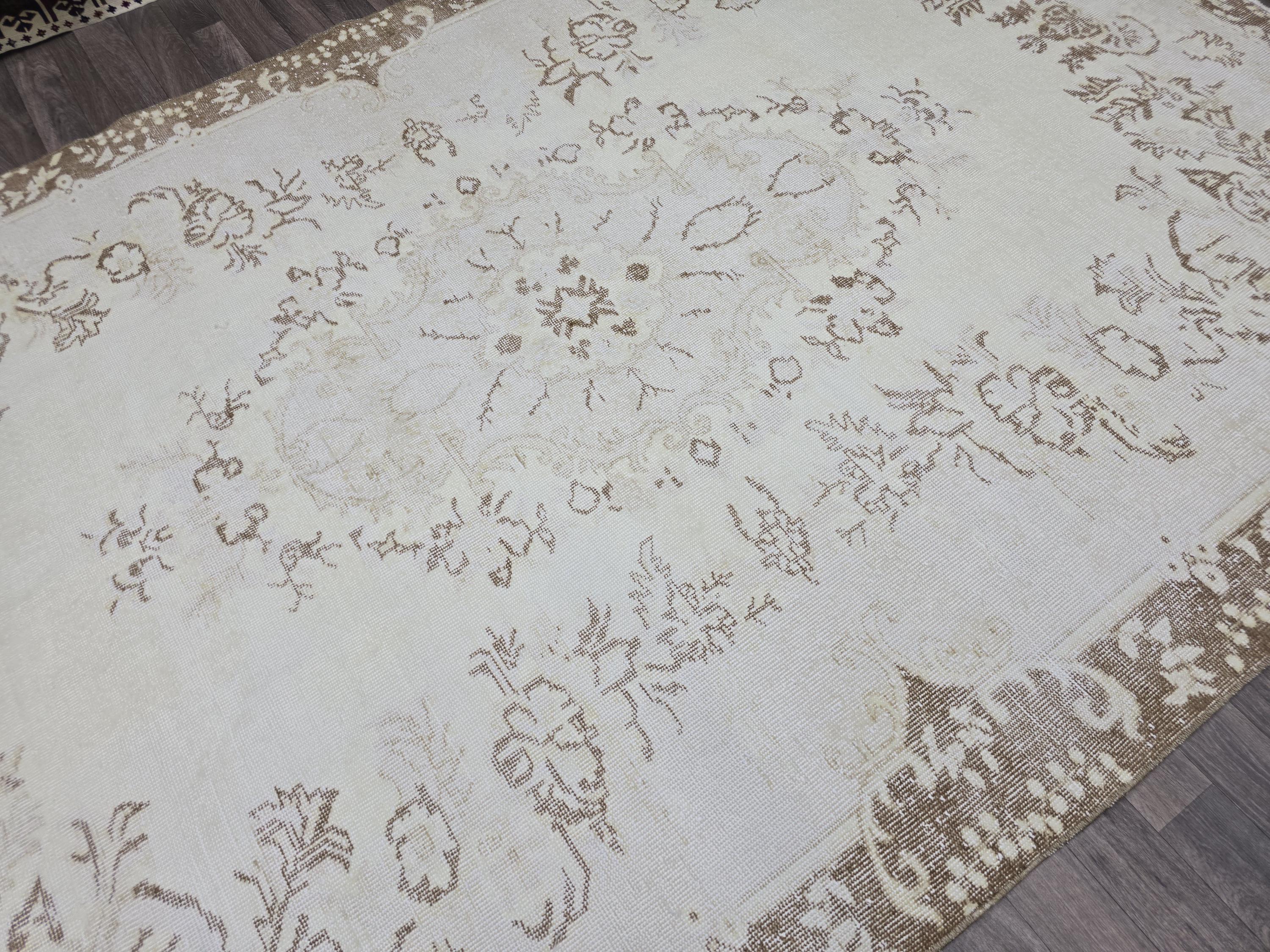 Vintage Cream Oushak Rug 7x10: Hand-Knotted Wool Floral Medallion