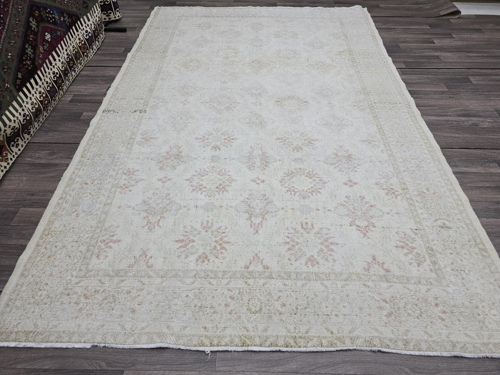 Large Vintage Oushak Rug: Hand-Knotted Wool, Floral Design (6.45x10.15 ft)