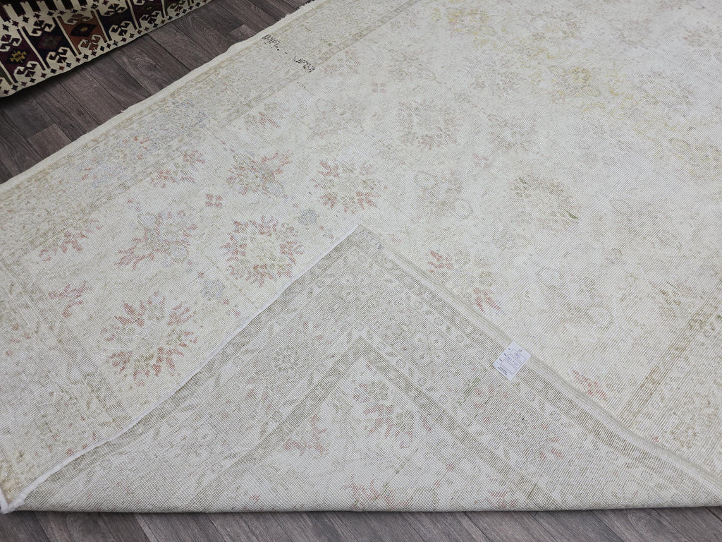 Large Vintage Oushak Rug: Hand-Knotted Wool, Floral Design (6.45x10.15 ft)