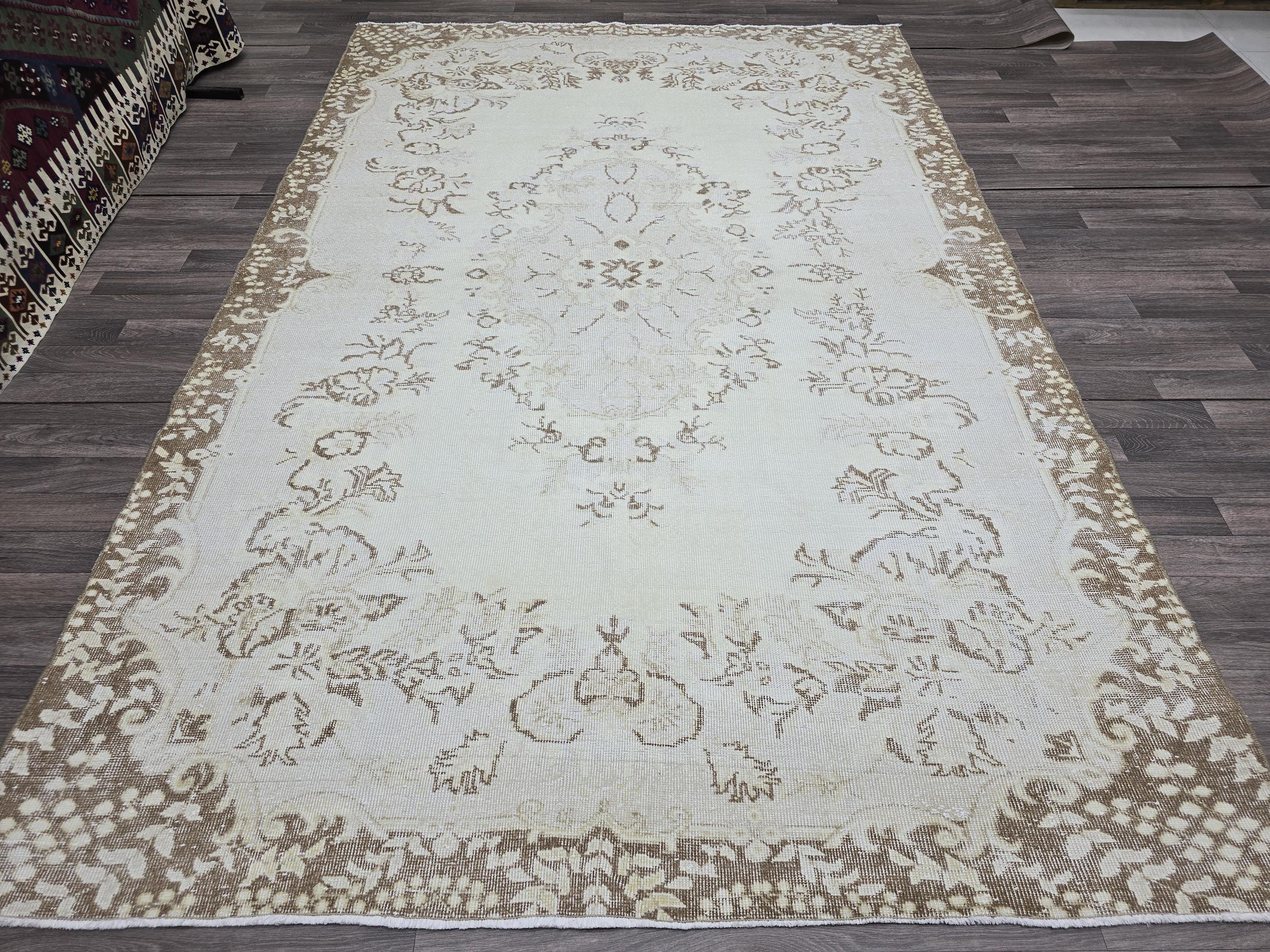 Vintage Cream Oushak Rug 7x10: Hand-Knotted Wool Floral Medallion