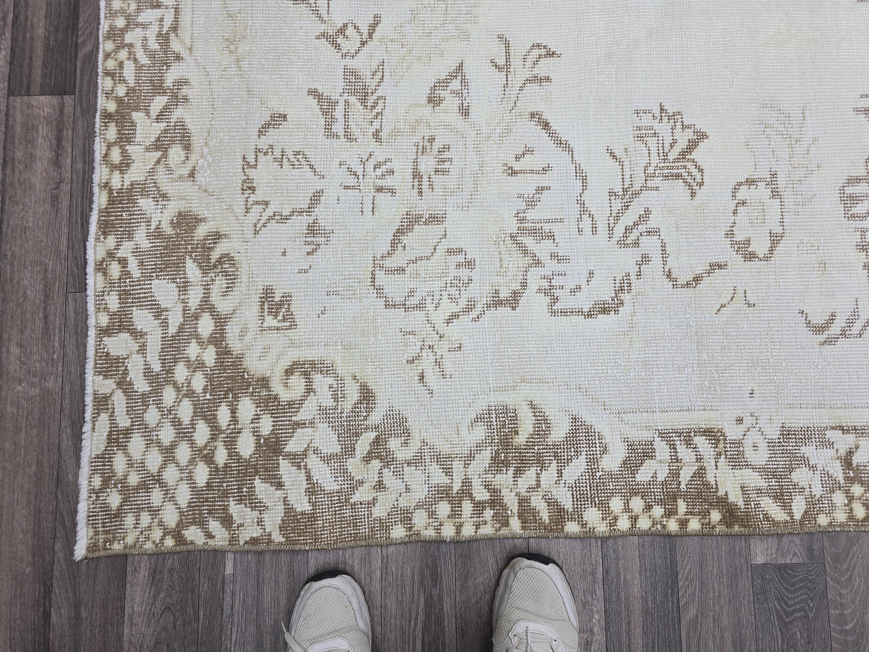 Vintage Cream Oushak Rug 7x10: Hand-Knotted Wool Floral Medallion