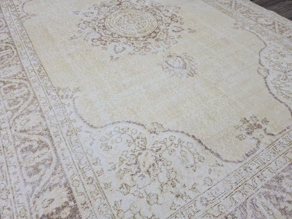 Hand Knotted Wool Oushak Rug 7x10: Neutral Medallion Turkish Carpet