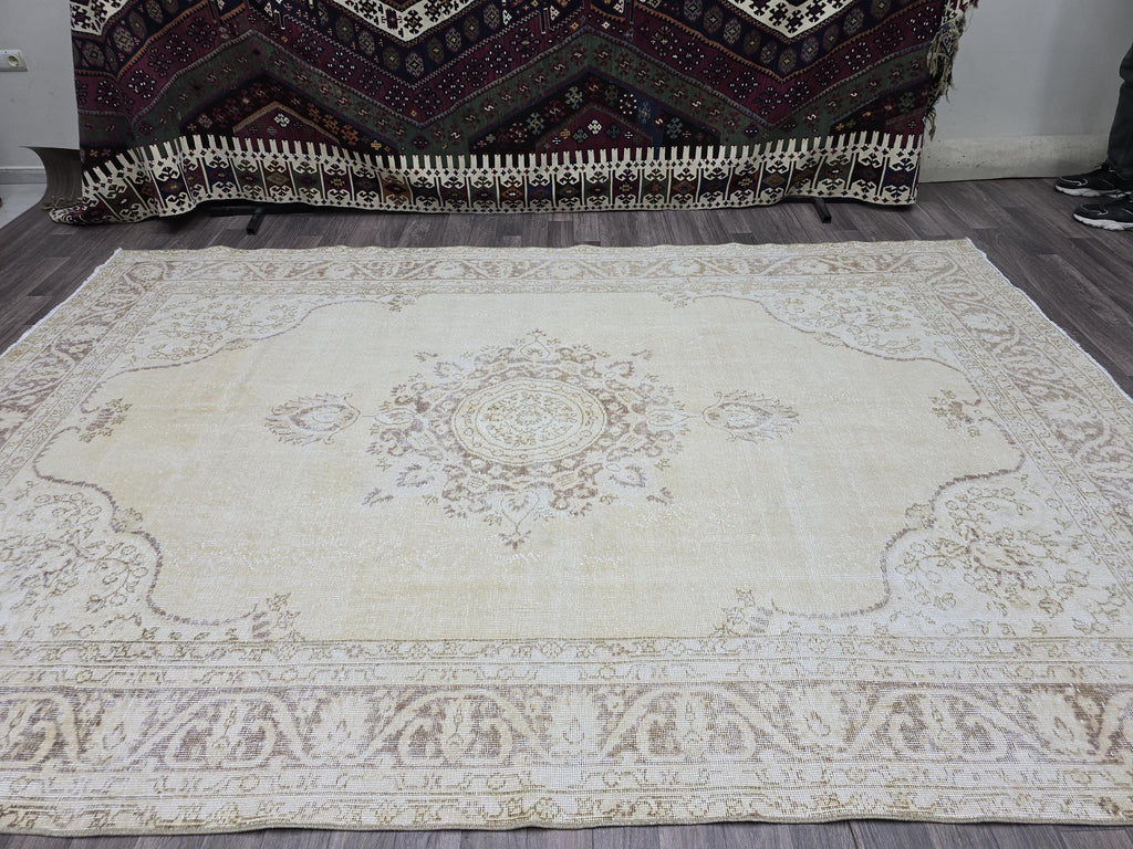Hand Knotted Wool Oushak Rug 7x10: Neutral Medallion Turkish Carpet