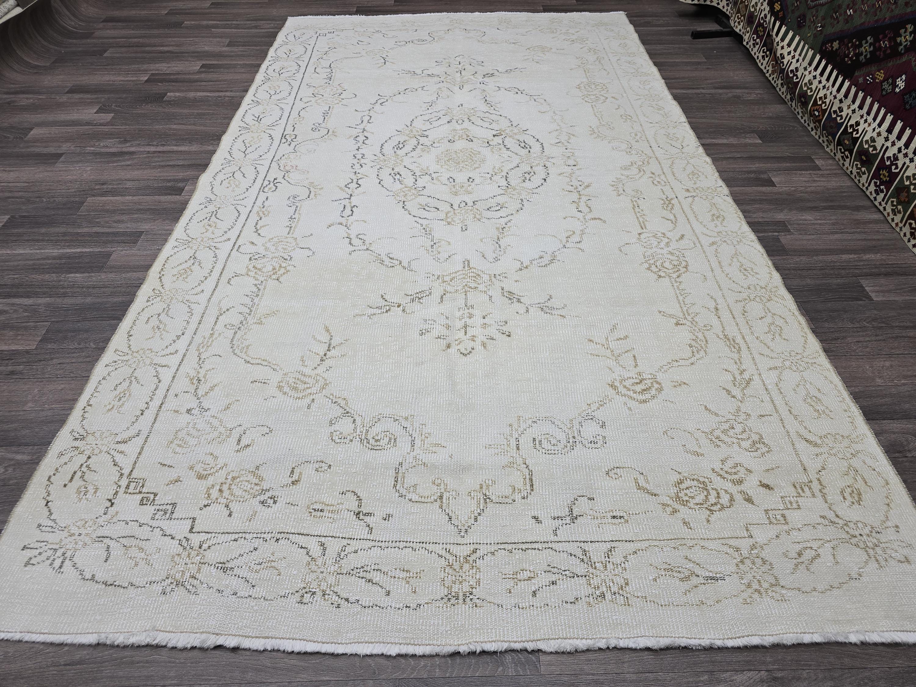 Hand Knotted Oushak Rug 6x10: Vintage Turkish Wool Cream Floral Carpet