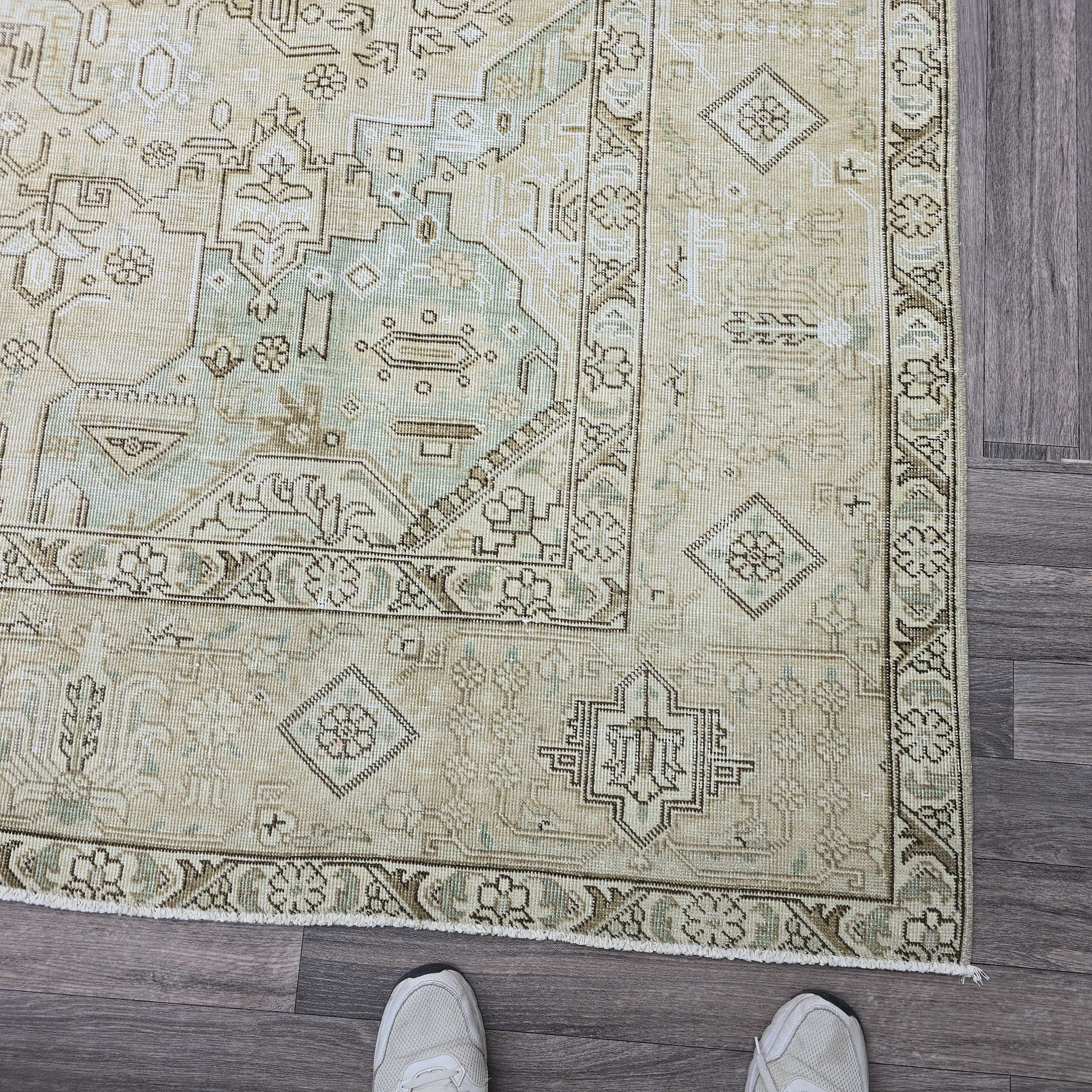 Oversized Oushak Rug 10x12: Hand-Knotted Wool Oriental Carpet