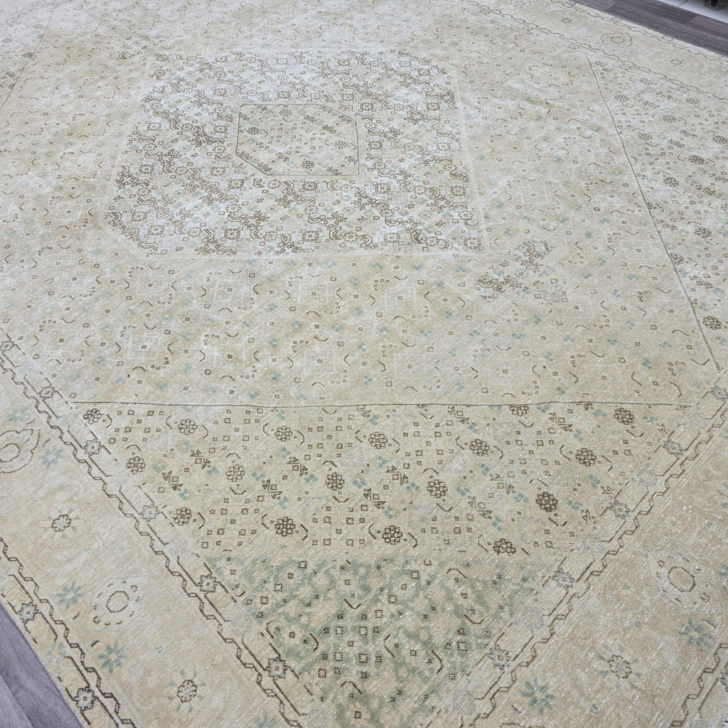 Oversize Neutral Oushak Rug: Hand-Knotted Wool Vintage Carpet (9.70x12.50 ft)