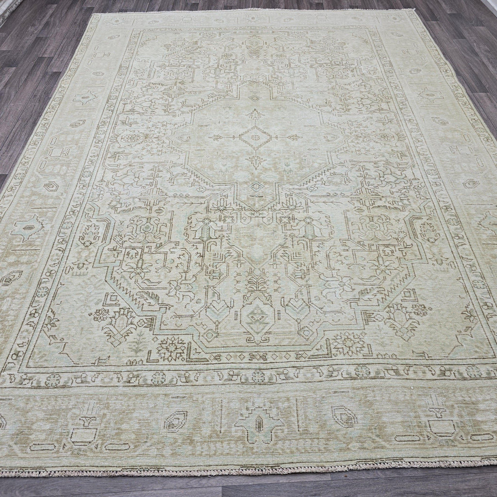 8x10 Vintage Turkish Oushak Rug: Hand-Knotted Wool, Neutral Pastel