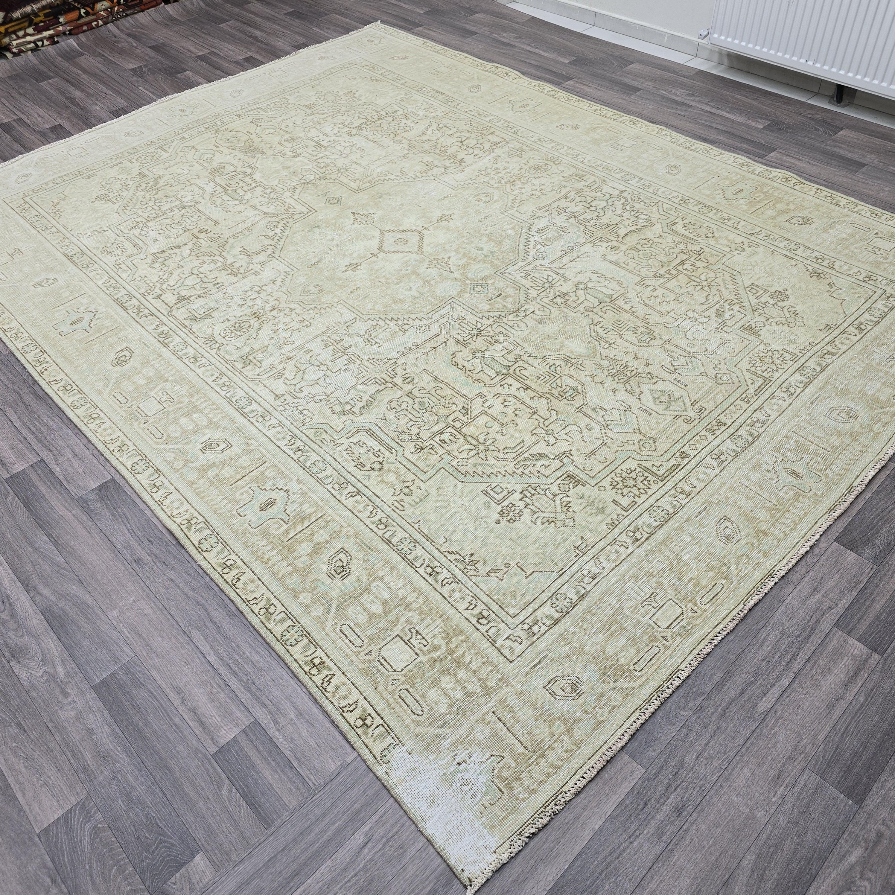 8x10 Vintage Turkish Oushak Rug: Hand-Knotted Wool, Neutral Pastel
