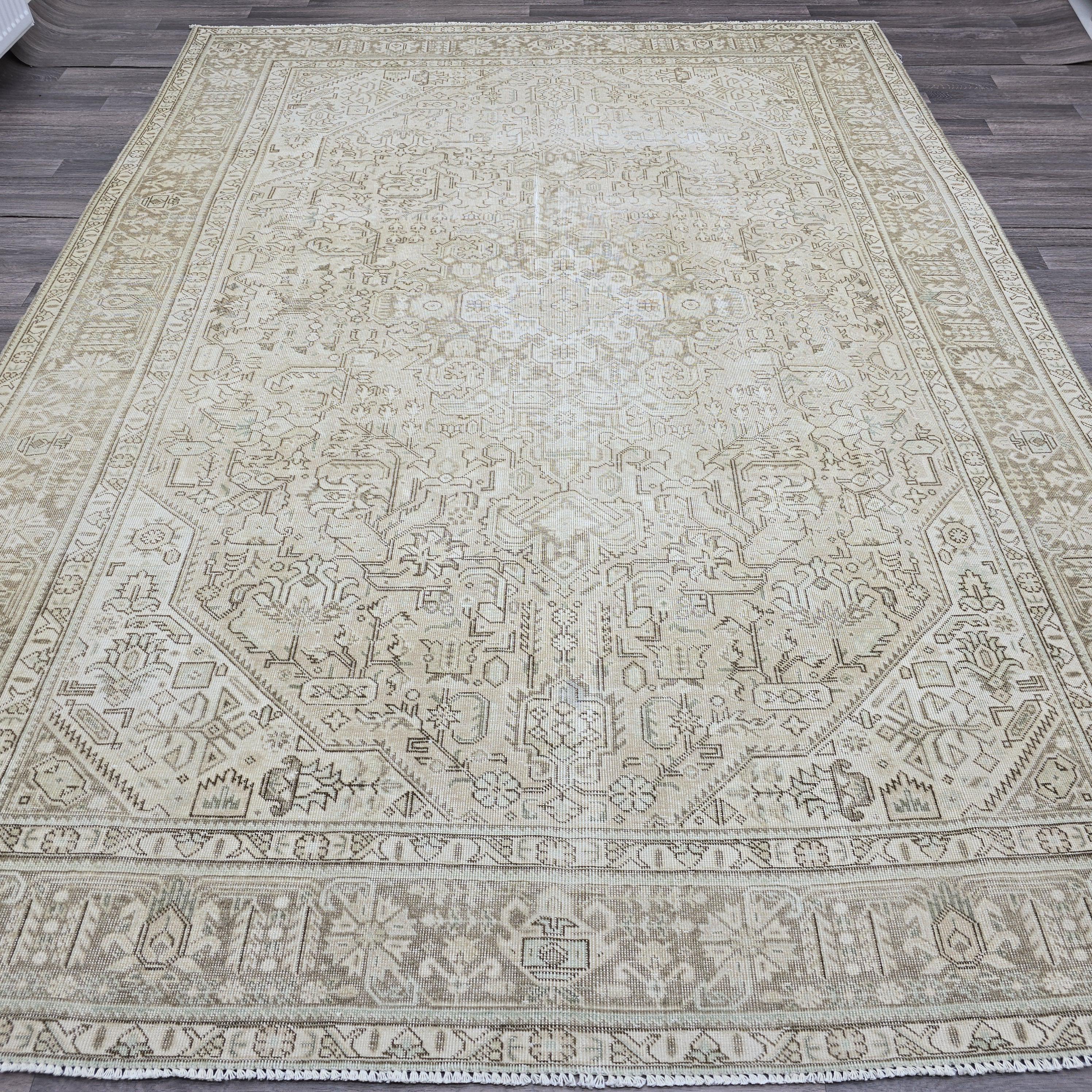 8x11 Rug/ Neutral Rug for Bedroom/ Natural Rug/ Handmade Vintage Rug/ Muted Turkish Rug/ Home Office Rug/ Aesthetic Decor Rug/Wool Heriz Rug
