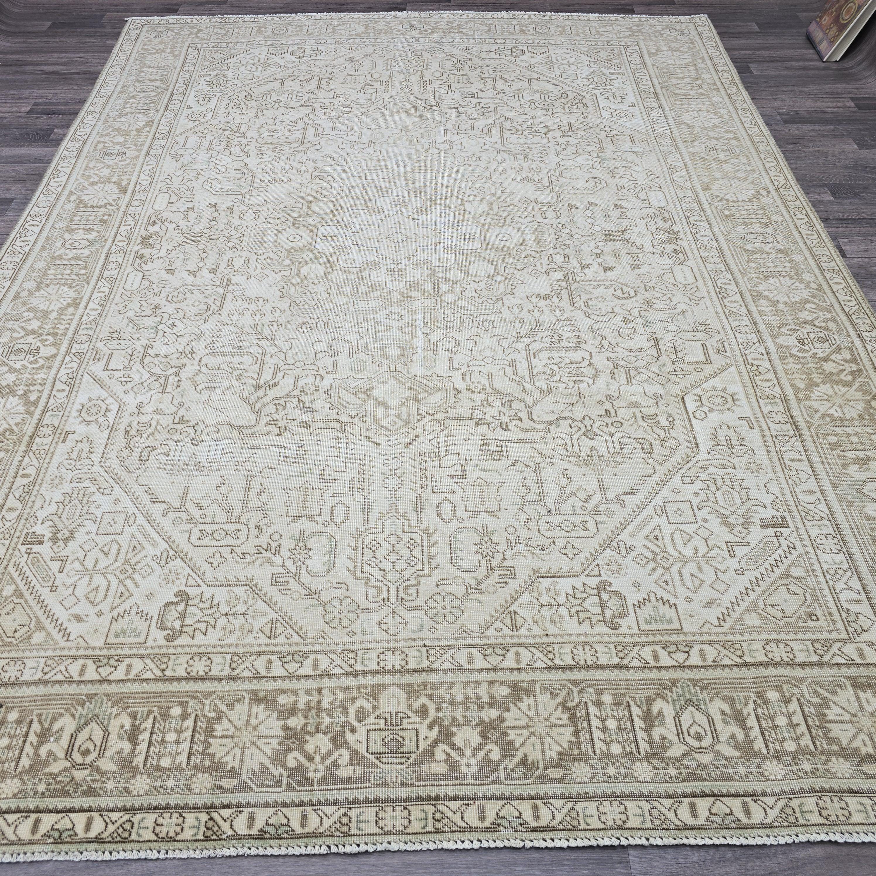 8x11 Rug/ Neutral Rug for Bedroom/ Natural Rug/ Handmade Vintage Rug/ Muted Turkish Rug/ Home Office Rug/ Aesthetic Decor Rug/Wool Heriz Rug