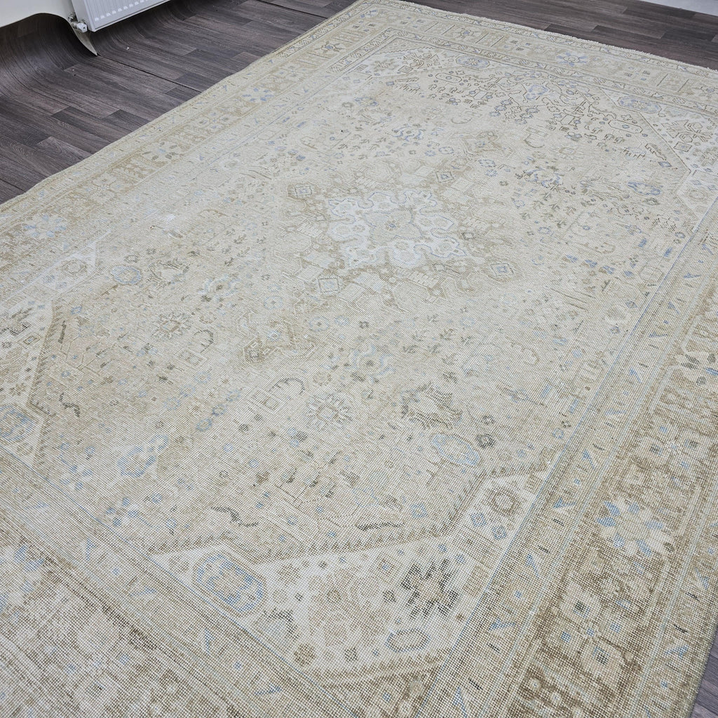 8x11 Hand-Knotted Wool Oushak Rug: Neutral Turkish Design