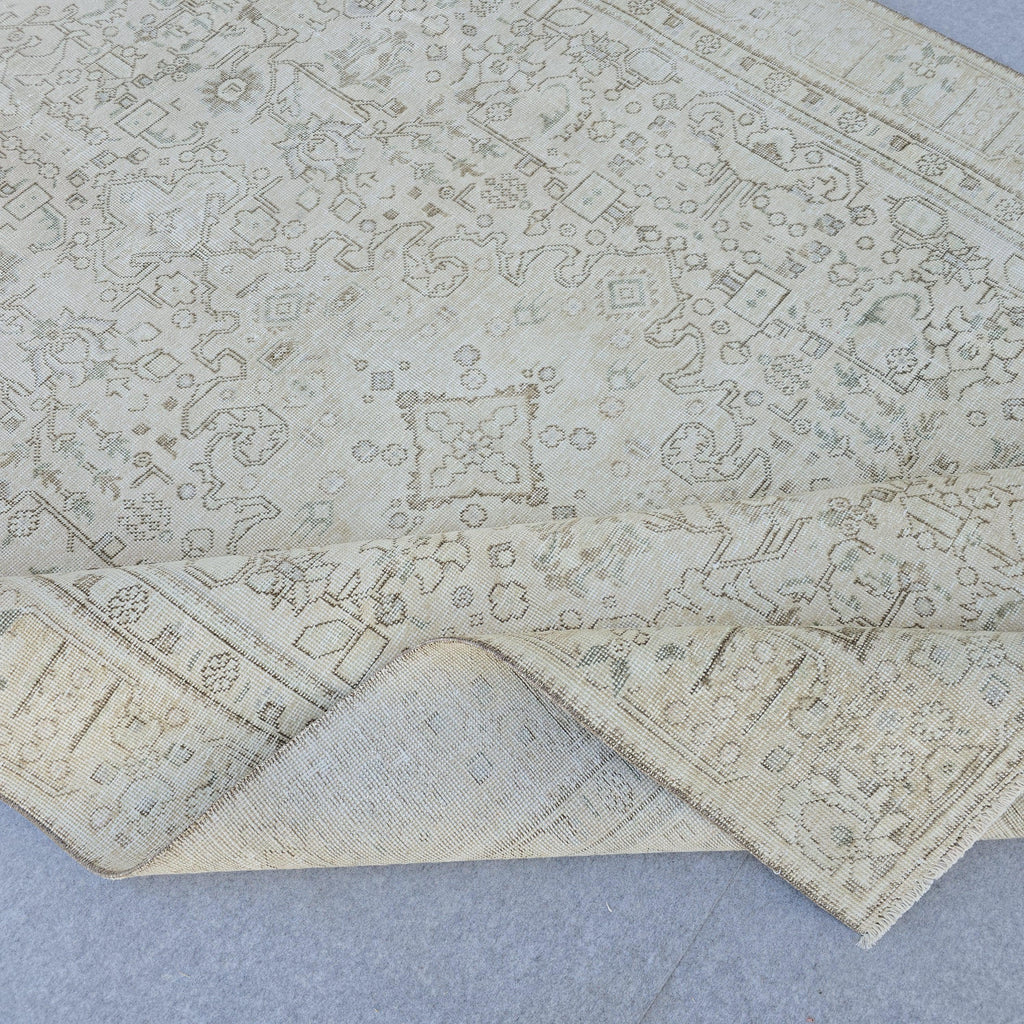 Handmade Oushak Wool Rug 8x10: Vintage Turkish Neutral Rug