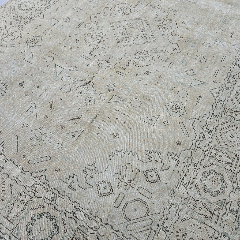 8x11 ft Hand-Knotted Turkish Oushak Rug: Neutral Wool Saloon Carpet
