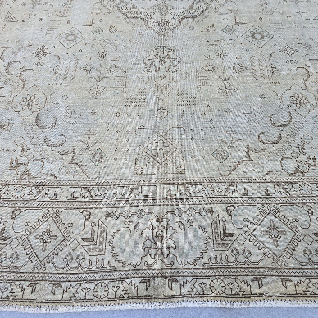 Large Neutral Oushak Rug 9x12: Vintage Turkish Wool Carpet