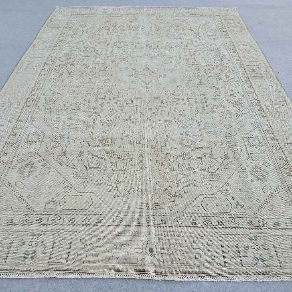 Handmade Oushak Wool Rug 8x10: Vintage Turkish Neutral Rug
