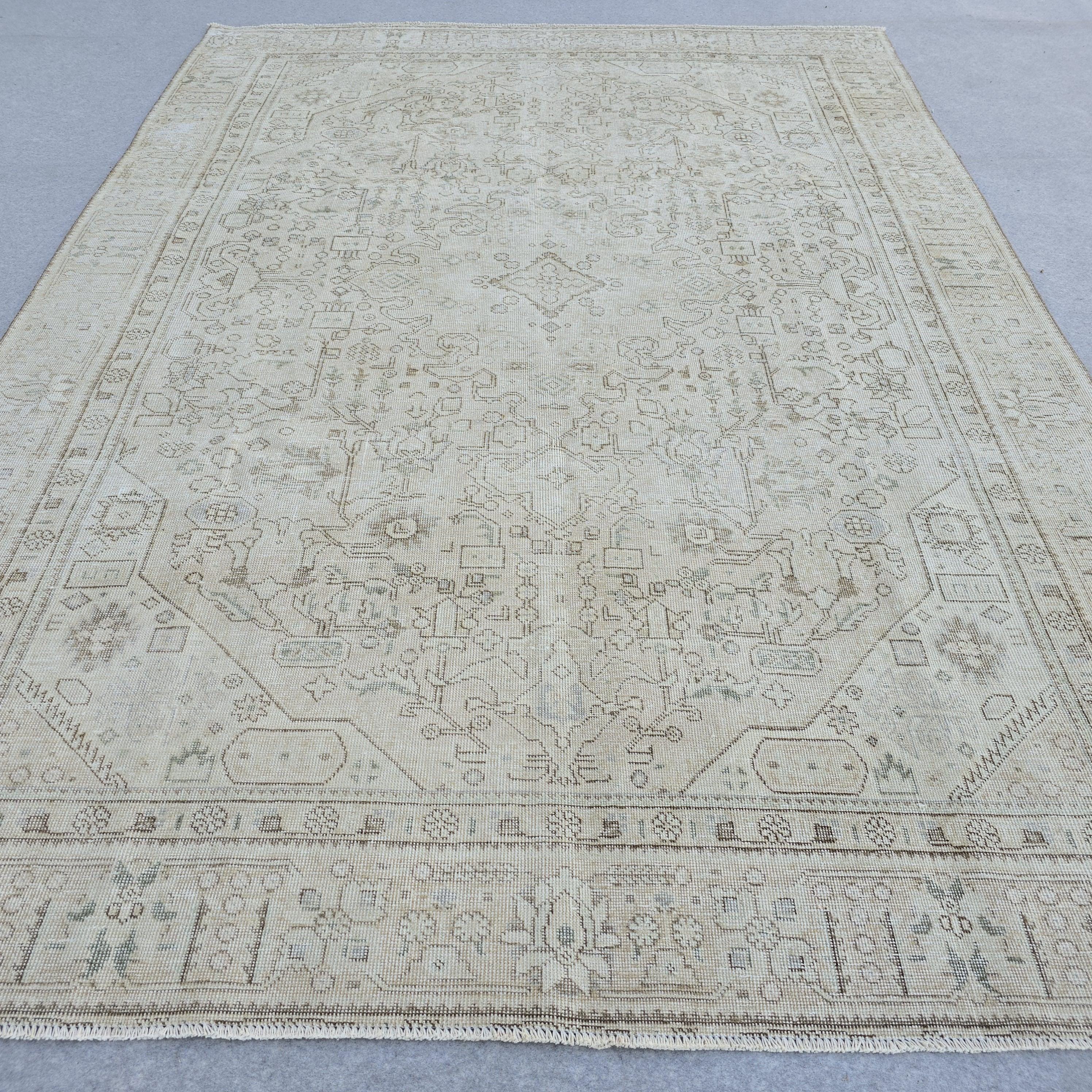 Handmade Oushak Wool Rug 8x10: Vintage Turkish Neutral Rug