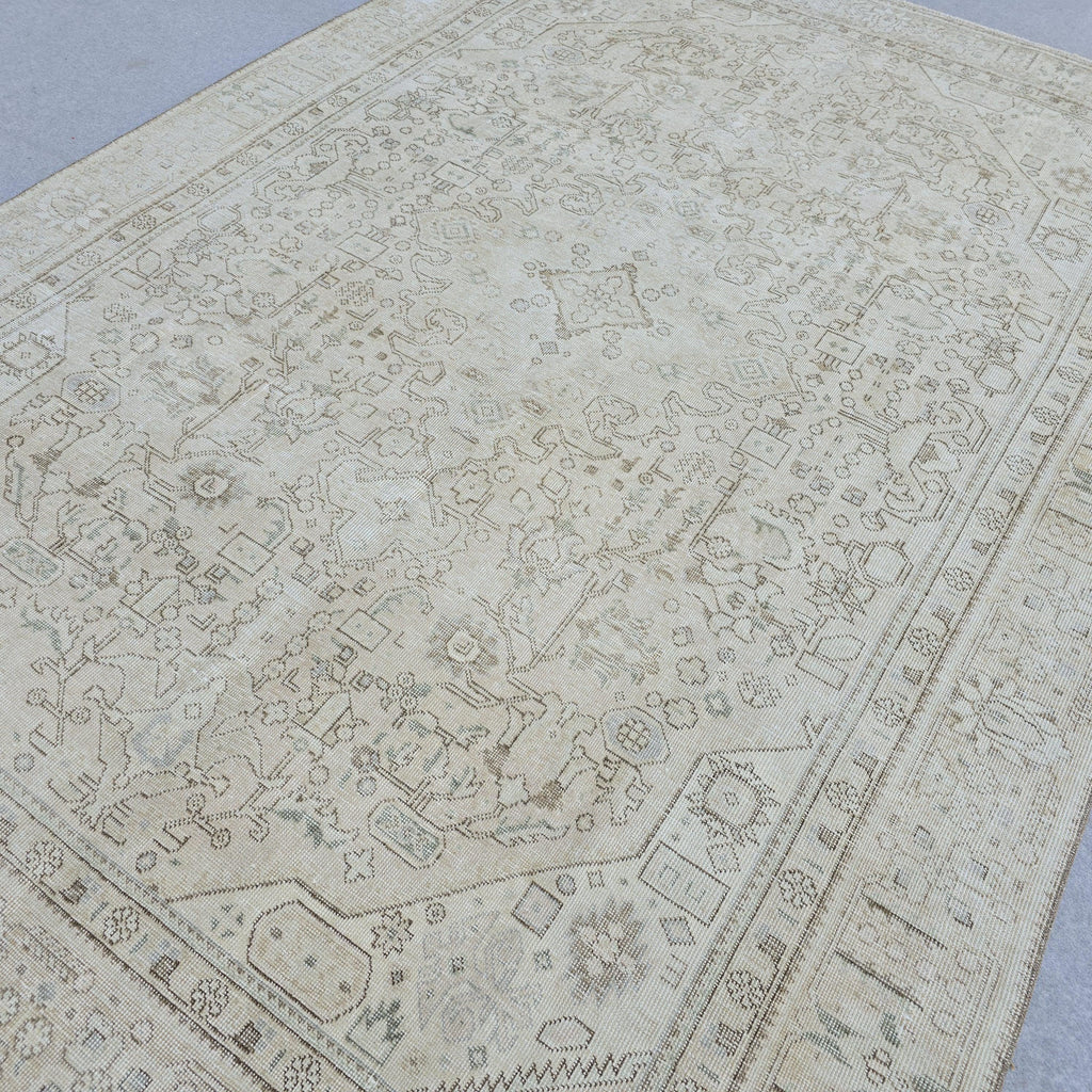 Handmade Oushak Wool Rug 8x10: Vintage Turkish Neutral Rug