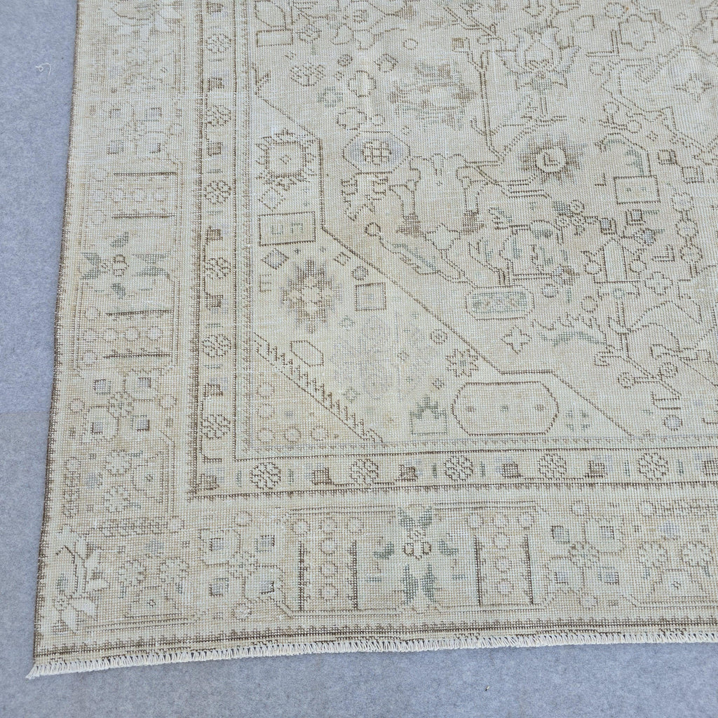 Handmade Oushak Wool Rug 8x10: Vintage Turkish Neutral Rug