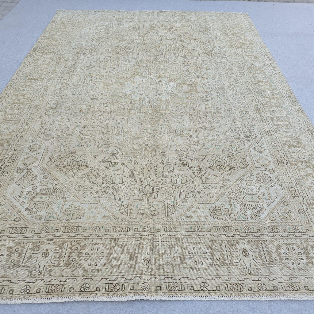 Handmade Wool Oushak Rug 8x11: Vintage Turkish Area Rug