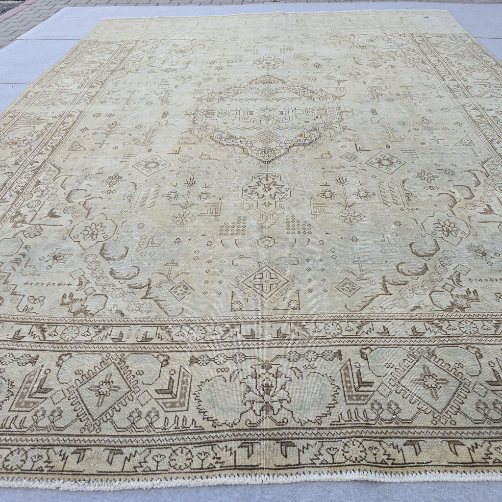 Large Neutral Oushak Rug 9x12: Vintage Turkish Wool Carpet