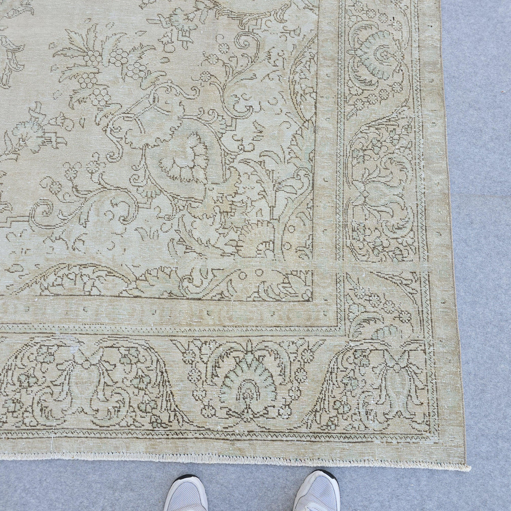 Vintage Oushak Rug 9.5x12.5 ft: Hand-Knotted Wool, Muted Beige Brown Pink