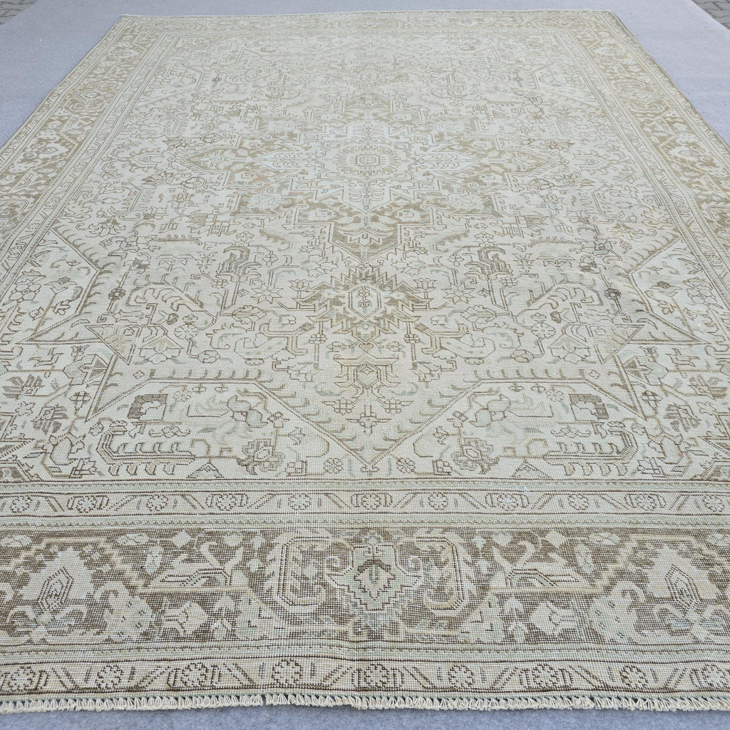 Handmade Neutral Oushak Area Rug: Vintage Turkish Wool, 9x13
