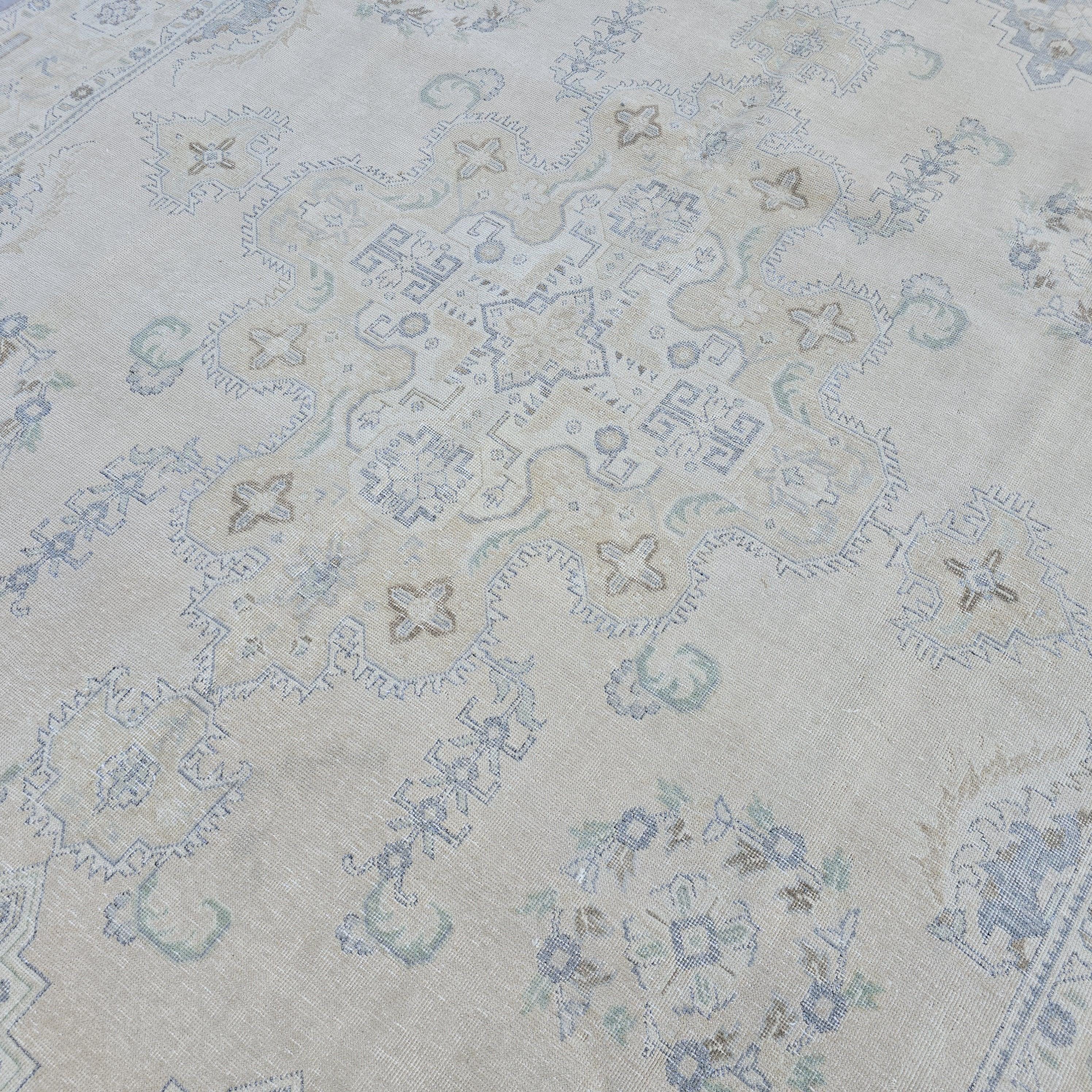 9x12 Hand-Knotted Wool Turkish Rug: Large Vintage Oriental Design