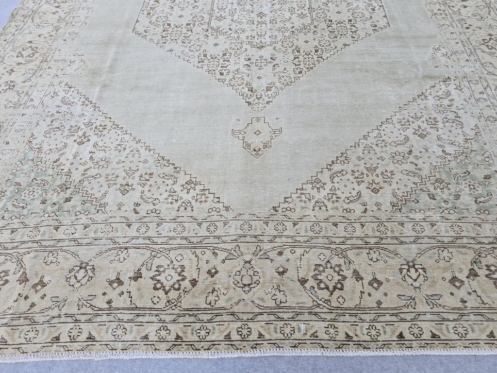10x13 Oversize Vintage Turkish Area Rug/ Hand Knotted Wool Neutral Carpet