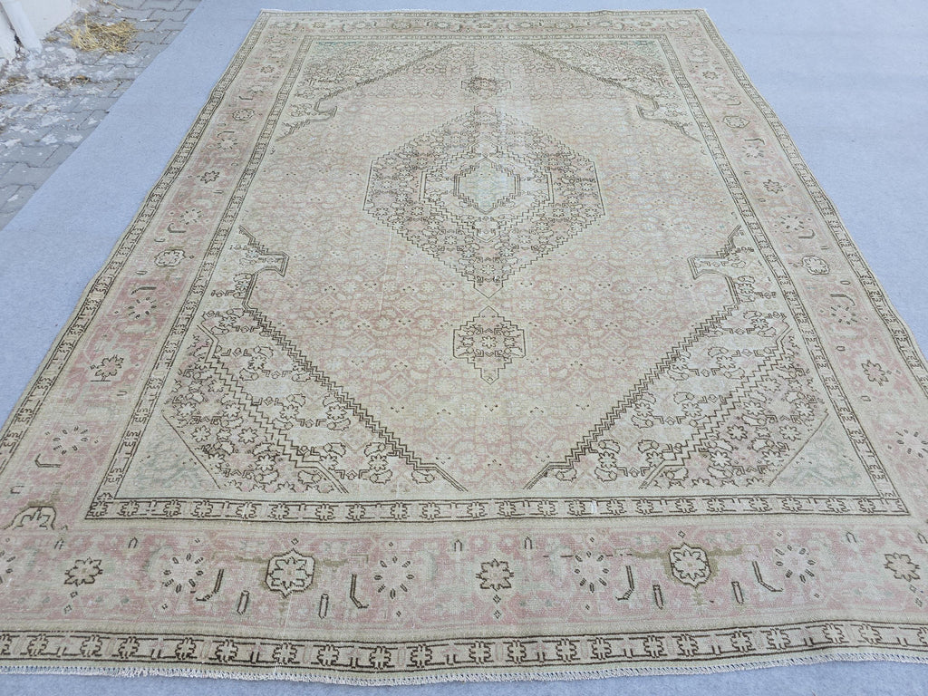 8x10 Pink Oushak Rug: Hand-Knotted Vintage Turkish Wool Carpet