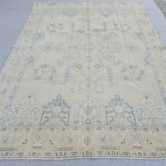 9x12 Vintage Turkish Wool Rug: Hand-Knotted Persian Design