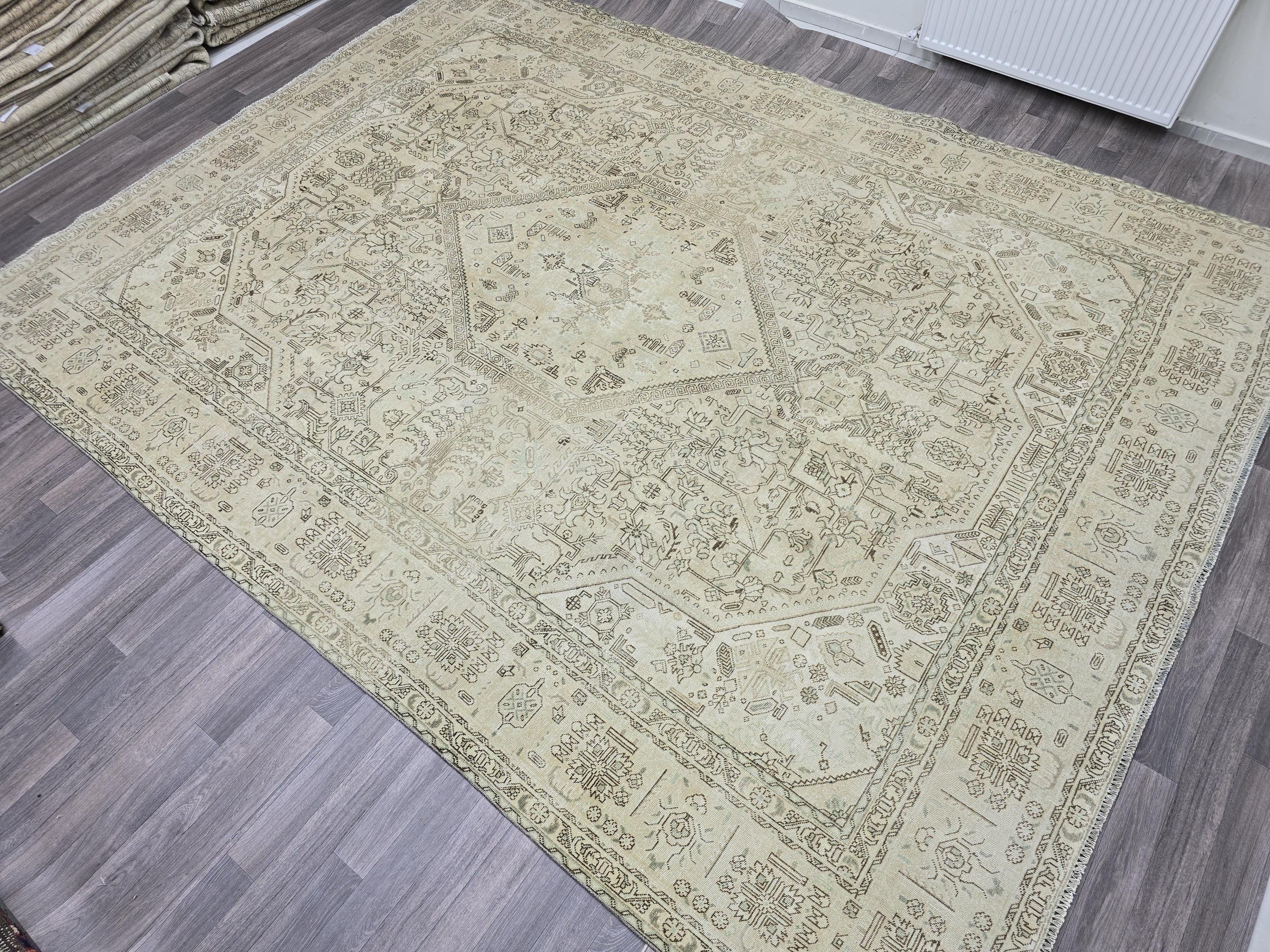 Vintage Turkish Oushak Rug: Large Hand-Knotted Wool Carpet