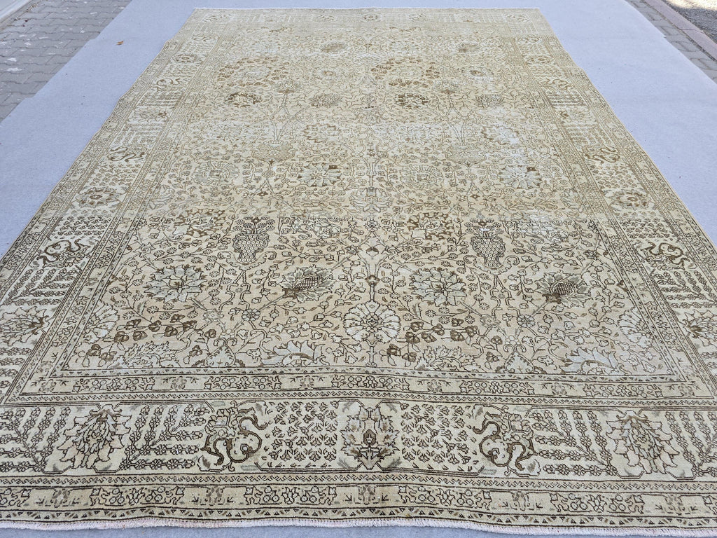 Vintage Hand-Knotted Turkish Wool Rug 9x12: Neutral Oushak Style