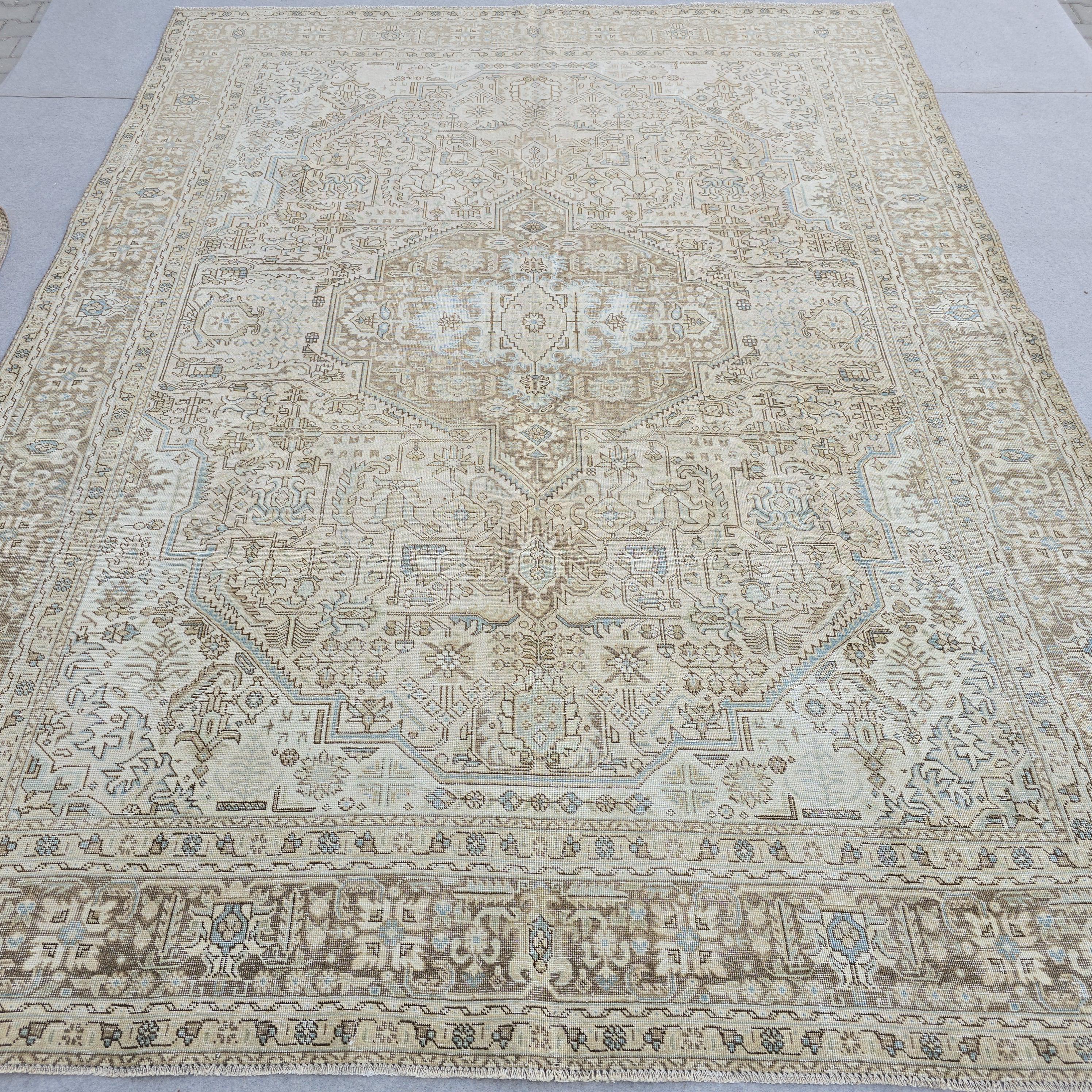 Large Vintage Oushak Rug: 9.5x12.5 ft, Hand-Knotted Wool, Muted Beige